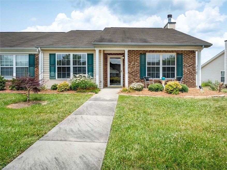 107 Oakmont Cir, High Point, NC 27263 - photo 1