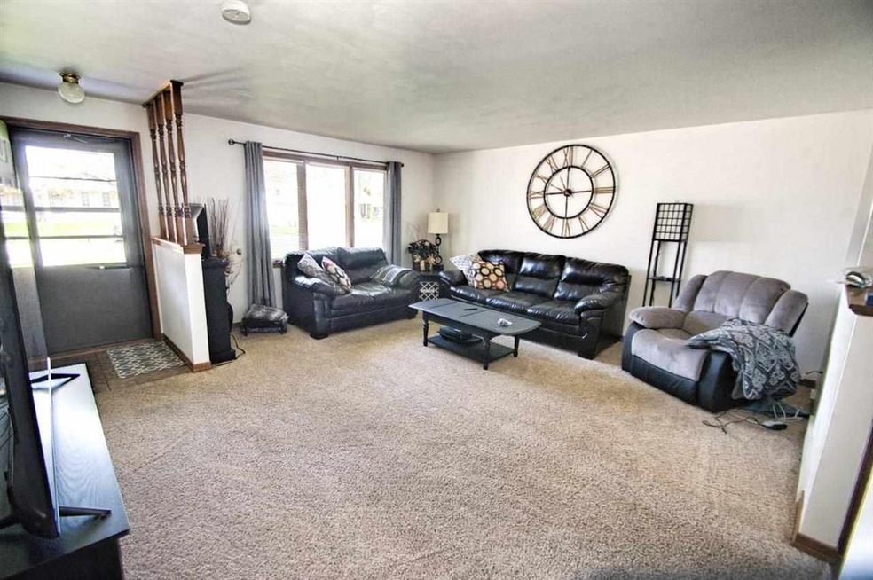 1803 W Roselawn Dr unit 2, Appleton, WI 54914 - photo 1