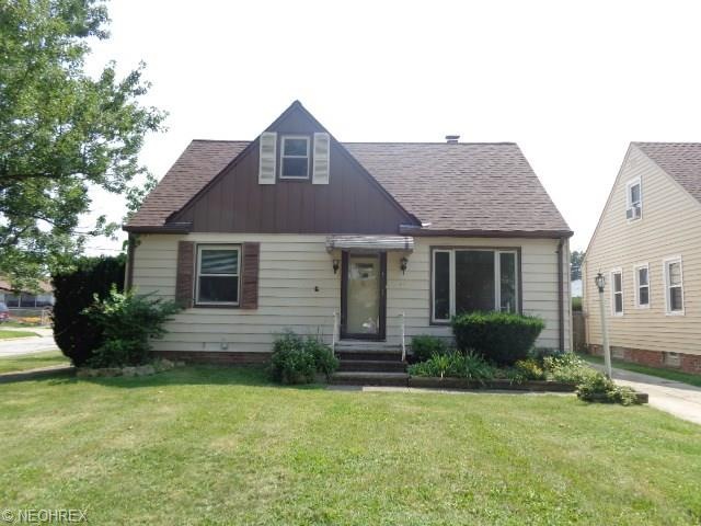 Welcome to 907 Meadowlawn Blvd in Parma