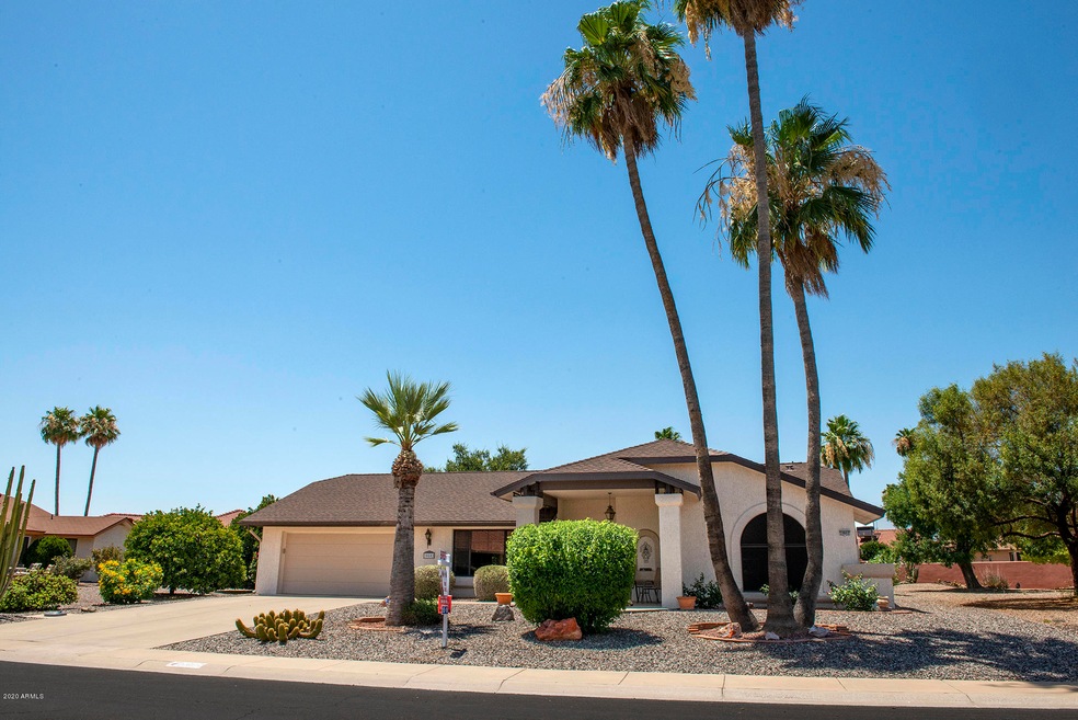 20802 N Stonegate Dr Front Elevation