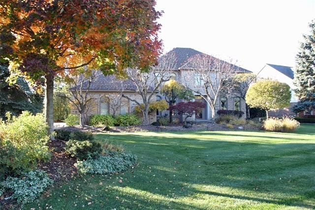 3584 Wedgewood Dr, Rochester Hills, MI 48306 - photo 1