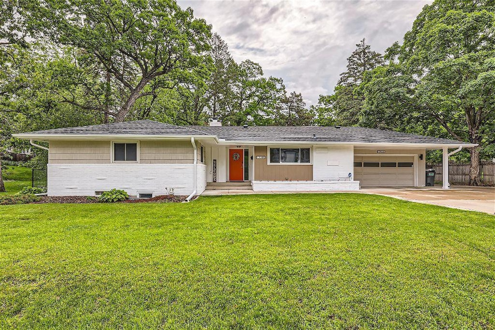 Welcome to 1560 Winnetka Ave N!