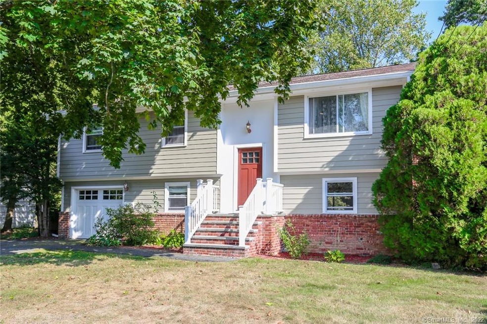 75 Barmore Dr E, Stamford, CT 06905 - photo 1