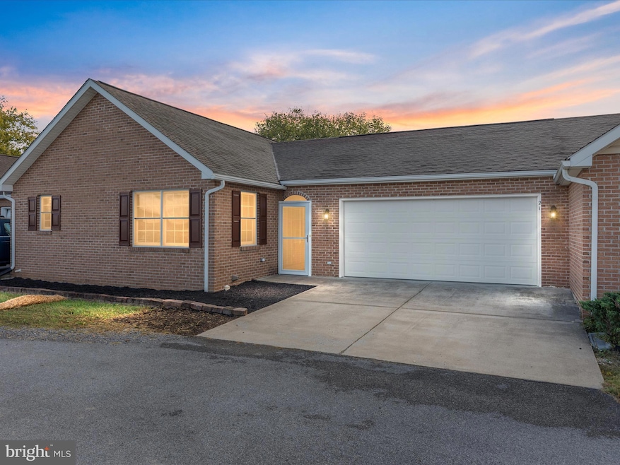 21 Courtney Cir unit A2, Strasburg, VA 22657 - photo 1