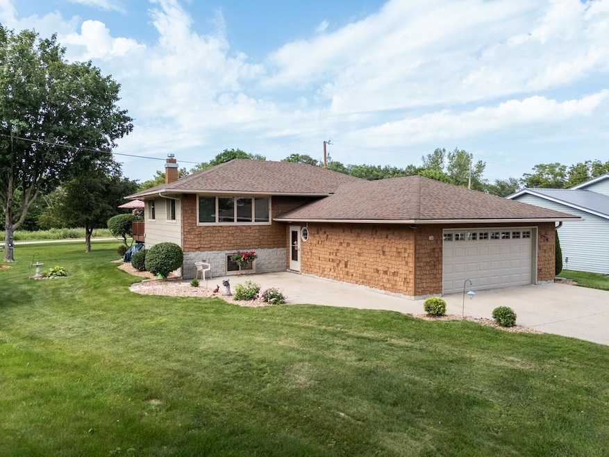 10 Hillcrest Ct SW, Pine Island, MN 55963 - photo 1