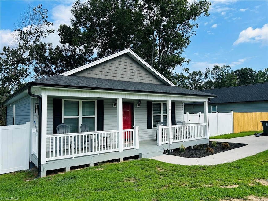 207 Bethlehem Ave, Thomasville, NC 27360 - photo 1