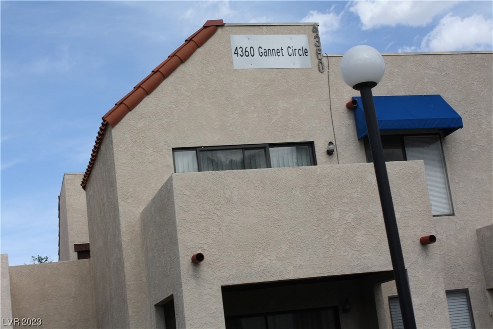 Street Side Bottom Unit