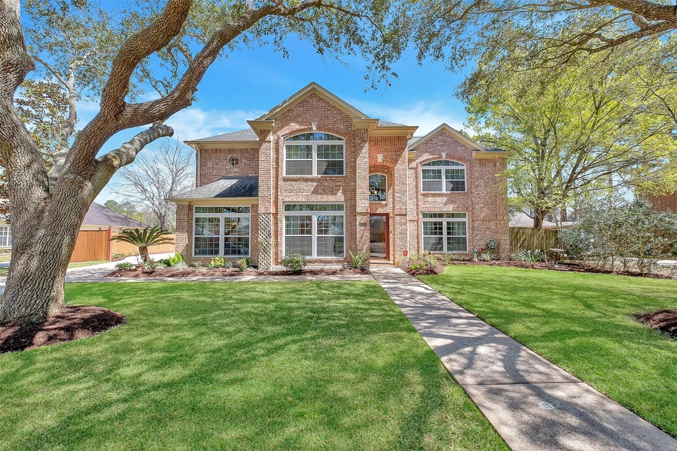 1209 Silverleaf Dr, Friendswood, TX 77546 - photo 1