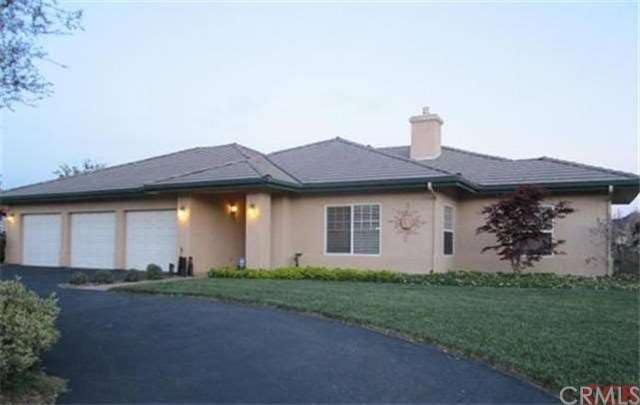 Immaculate and move in ready - note the 3 car gara