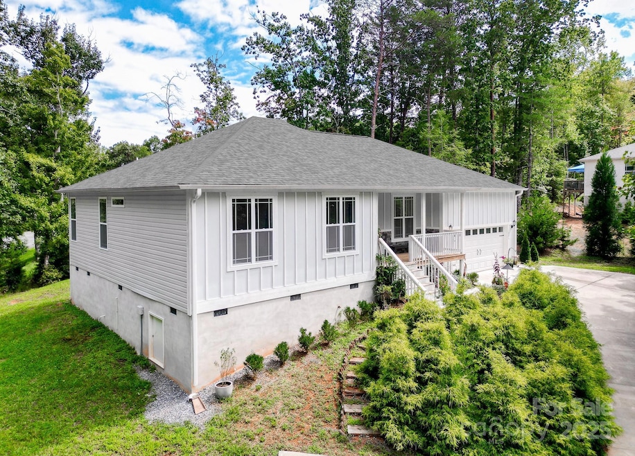 221 Dublin Ln, Columbus, NC 28722 - photo 1