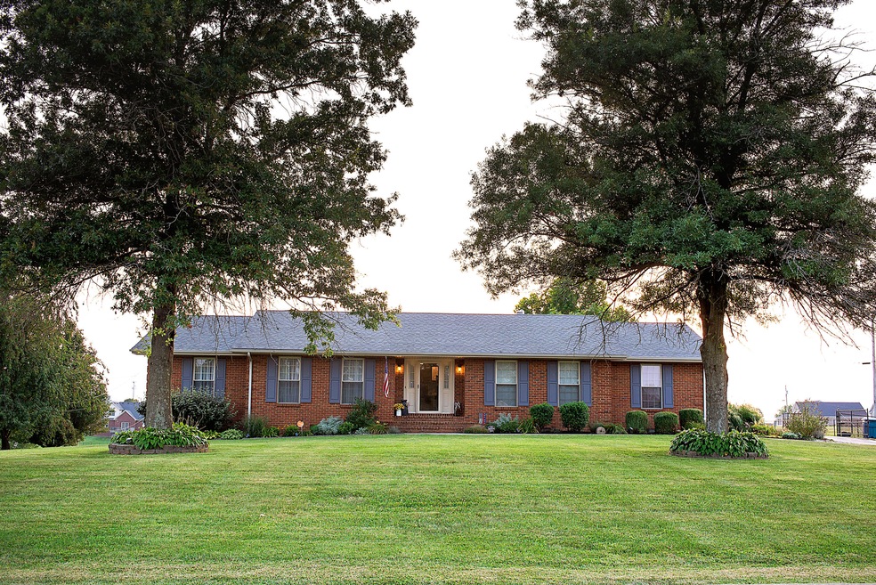 923 Meadow Ln, Harrodsburg, KY 40330 - photo 1