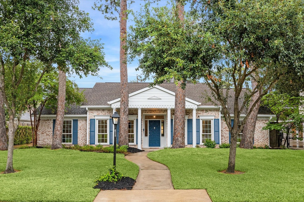 618 Patchester Dr, Houston, TX 77079 - photo 1