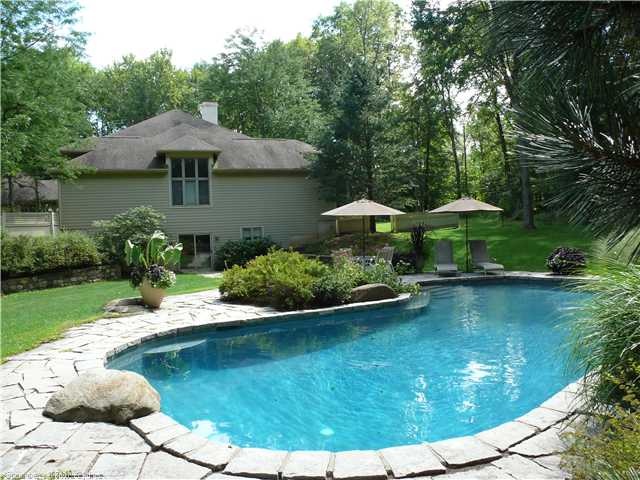 4 Sail Harbour Dr, Sherman, CT 06784 - photo 1