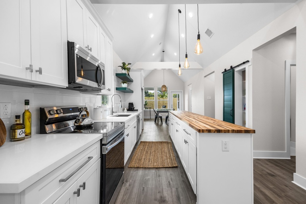 6819 Tuskegee St, Houston, TX 77091 - photo 1