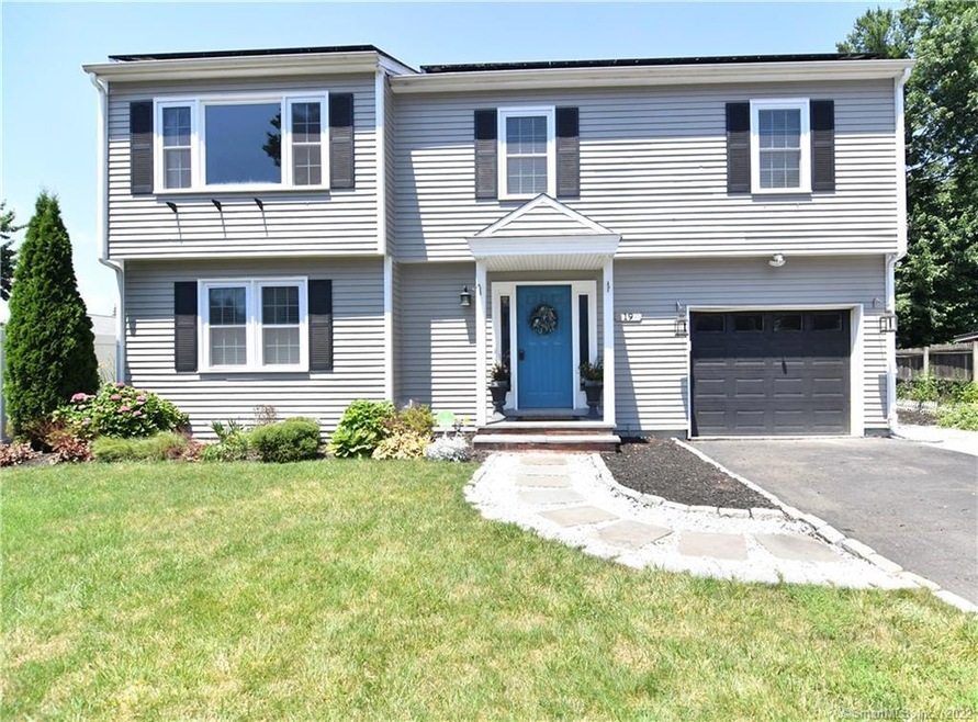 19 Oakledge Cir, Norwalk, CT 06854 - photo 1