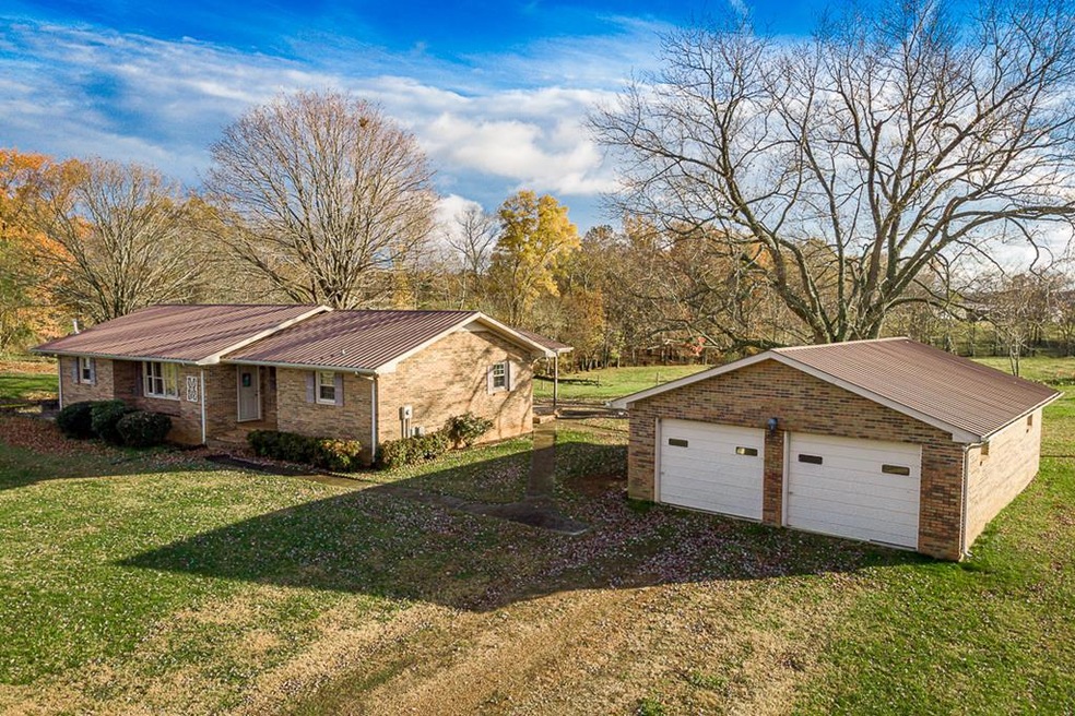 4610 Will Thompson Rd, Walling, TN 38587 - photo 1