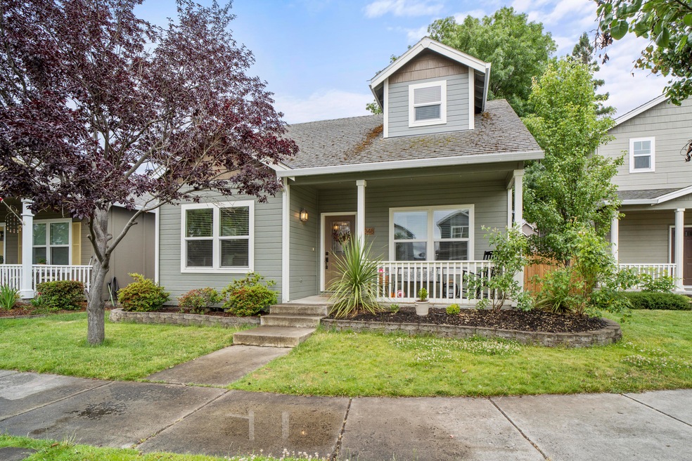 348 Brookhaven Dr, Central Point, OR 97502 - photo 1
