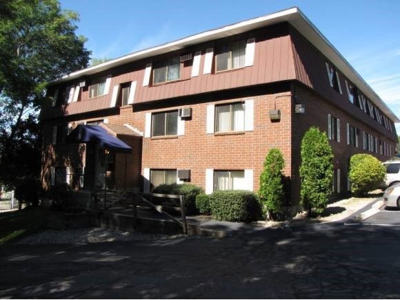 525 Calef Rd unit 7, Manchester, NH 03103 - photo 1