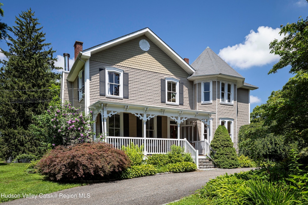 628 Lattintown Rd, Marlboro, NY 12542 - photo 1