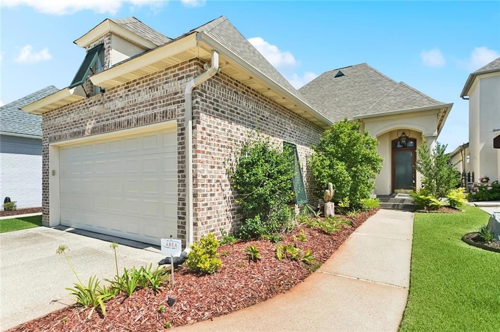 Pending $329,900 • Co-Listing Agent