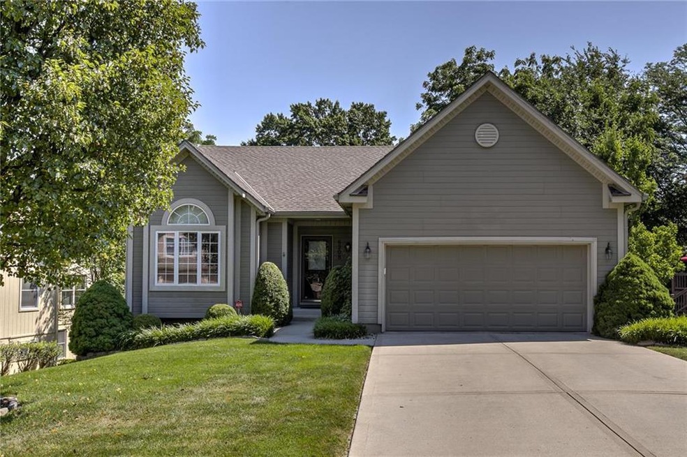 Welcome home!  Just move right in to this Reverse 