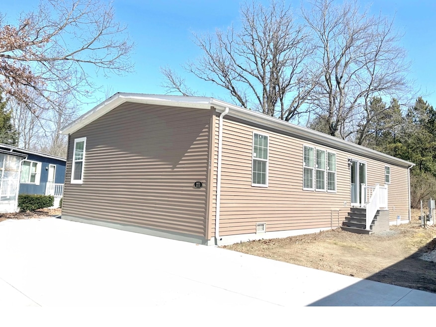RV-221 Exterior New 4