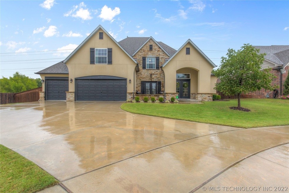 Awesome 4 or 5 Bedroom home with coveted floorplan