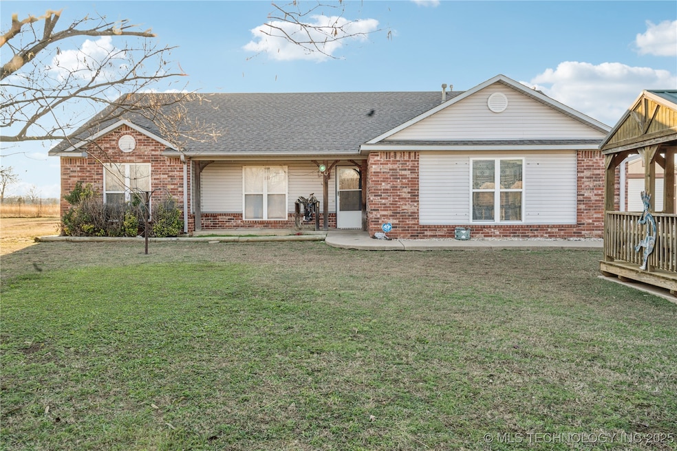 9462 E Yorkshire Ave, Claremore, OK 74017 - photo 1