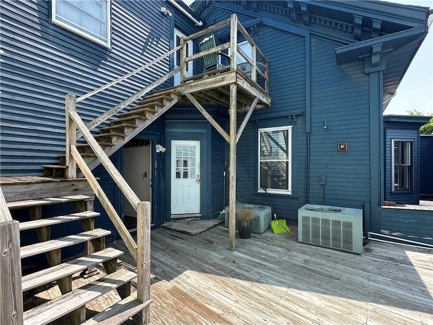 160 Broadway unit 2, Newport, RI 02840 - photo 1