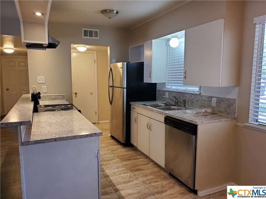 1120 N King St unit 105, Seguin, TX 78155 - photo 1