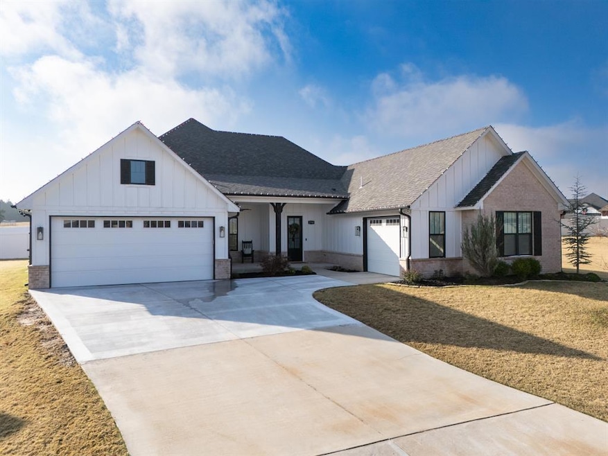 2700 Woodlawn Ct, Shawnee, OK 74804 - photo 1