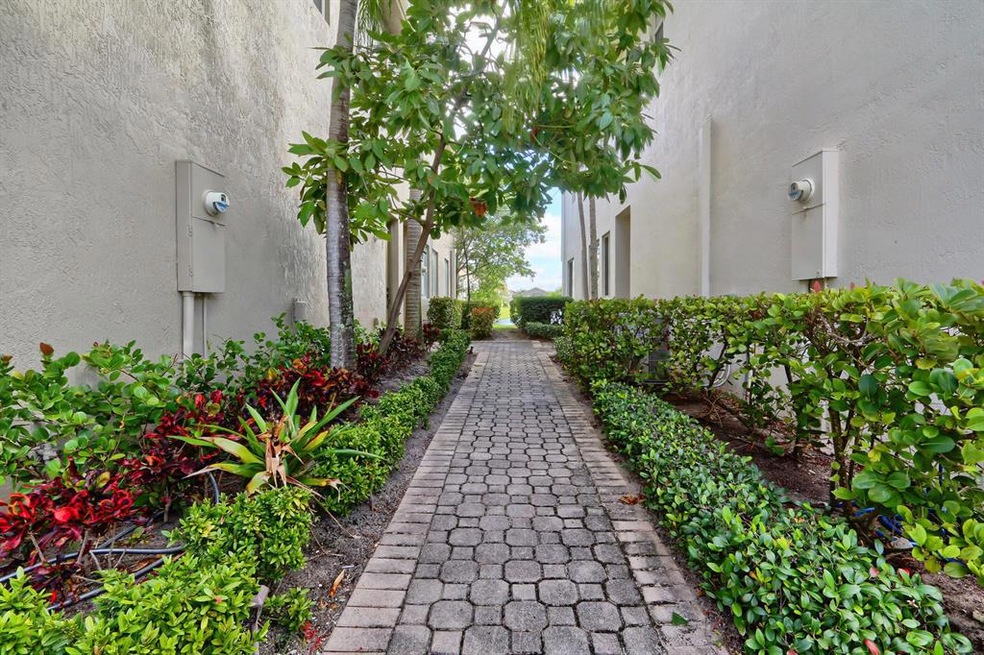 3082 Laurel Ridge Cir, Riviera Beach, FL 33404 - photo 1