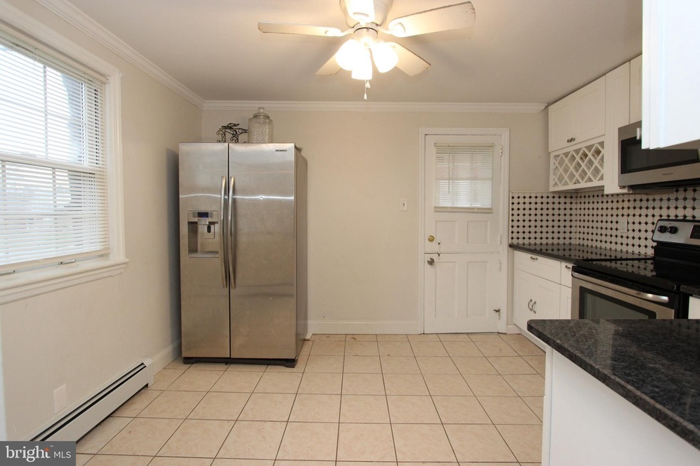 811 W 4th St, Lansdale, PA 19446 - photo 1