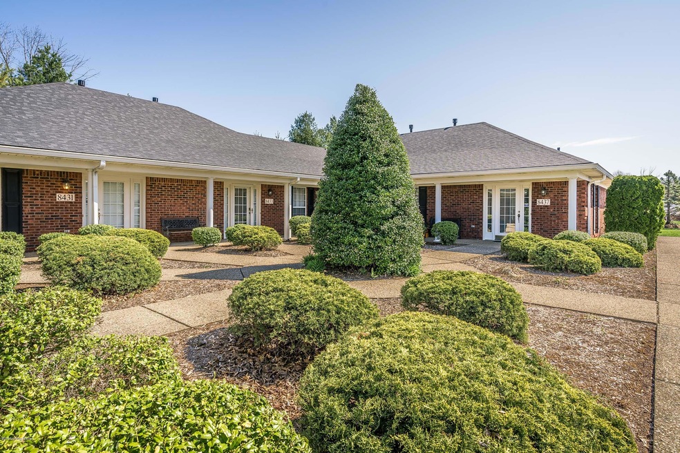 8437 Aspen Glen Way unit 8437, Louisville, KY 40228 - photo 1