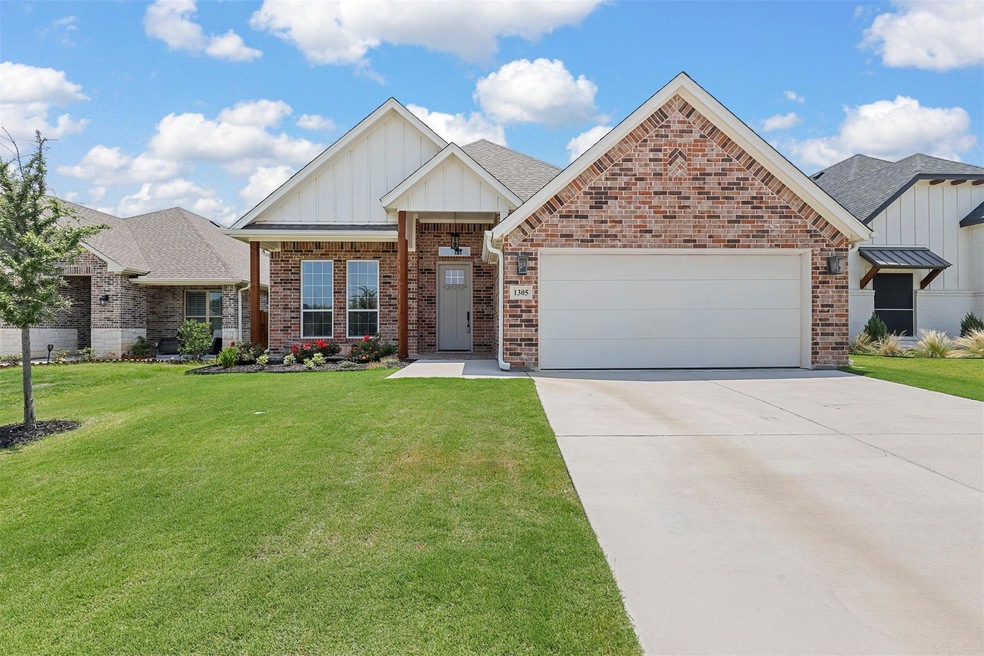 1305 Ridgeview Dr, Weatherford, TX 76086 - photo 1