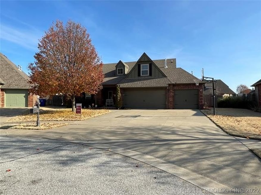 7905 S Fir Place, Broken Arrow, OK 74011 - photo 1