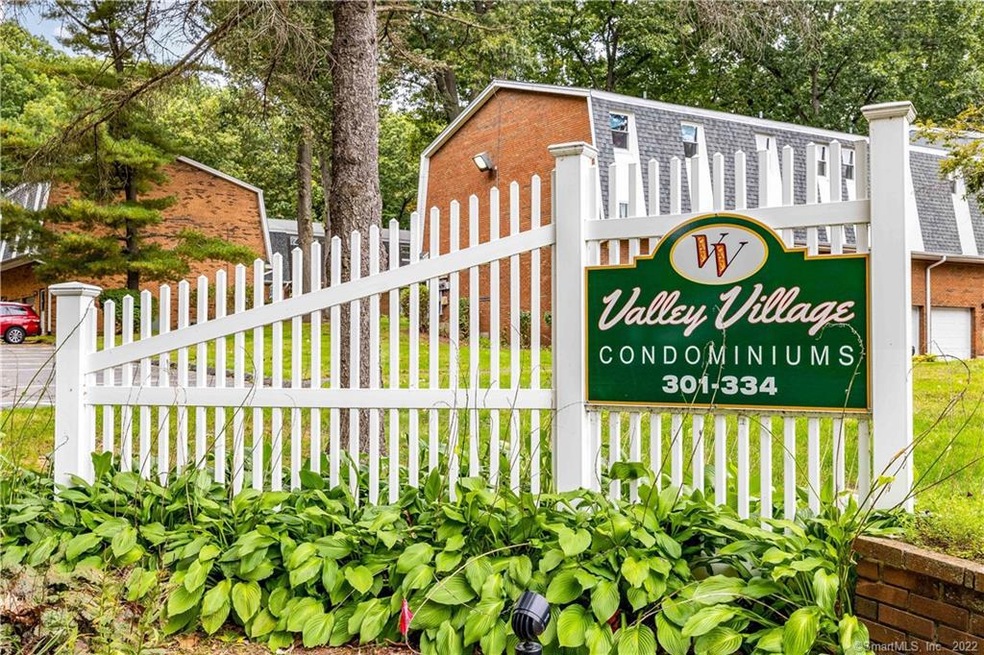 310 Dunfey Ln unit 310, Windsor, CT 06095 - photo 1