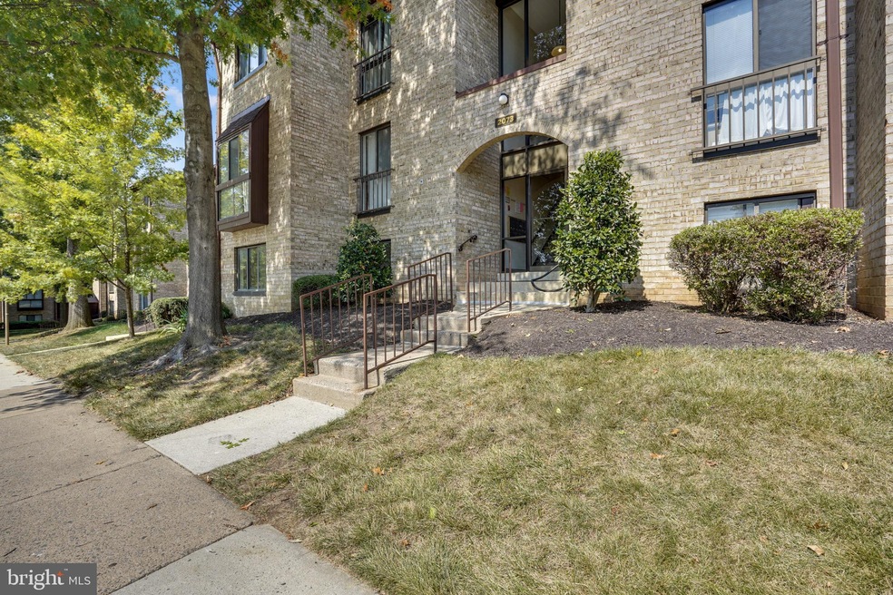 2073 Royal Fern Ct unit 1B, Reston, VA 20191 - photo 1