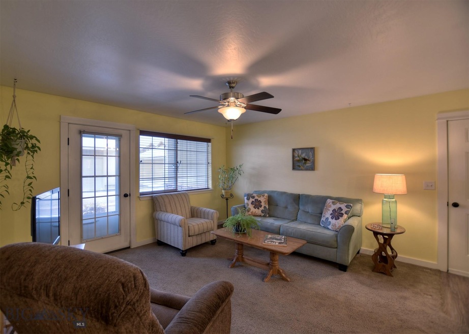 Living area from interior hall, 2 doors access ext