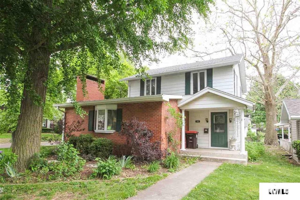 302 Peoria St, Lincoln, IL 62656 - photo 1