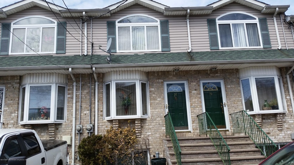 21 Guinevere Ln, Staten Island, NY 10310 - photo 1