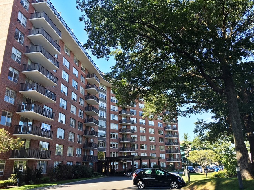 Imperial Towers unit 715, Chestnut Hill, MA 02467 - photo 1