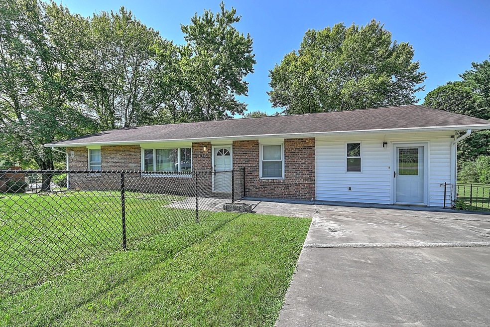 1506 Stoneybrook Dr, Johnson City, TN 37601 - photo 1