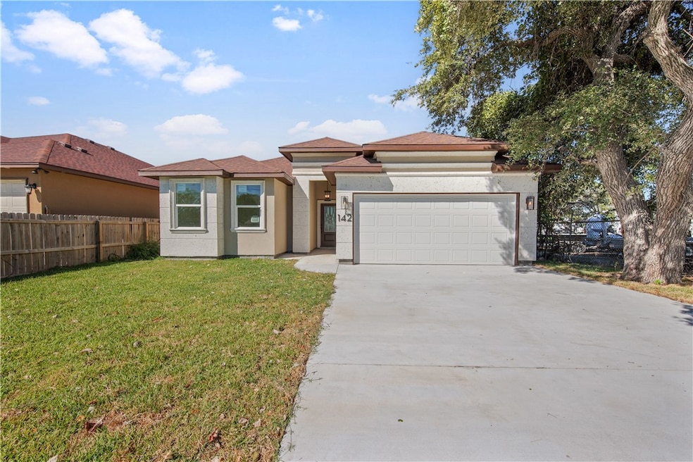 142 S 11th St, Aransas Pass, TX 78336 - photo 1