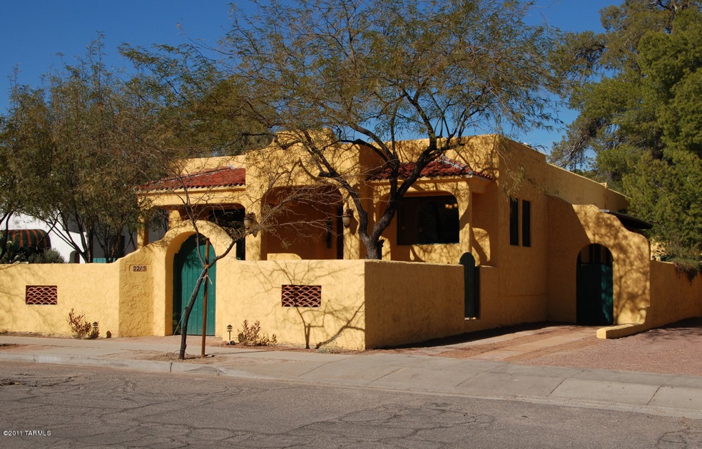 2215 E Hawthorne St, Tucson, AZ 85719 - photo 1