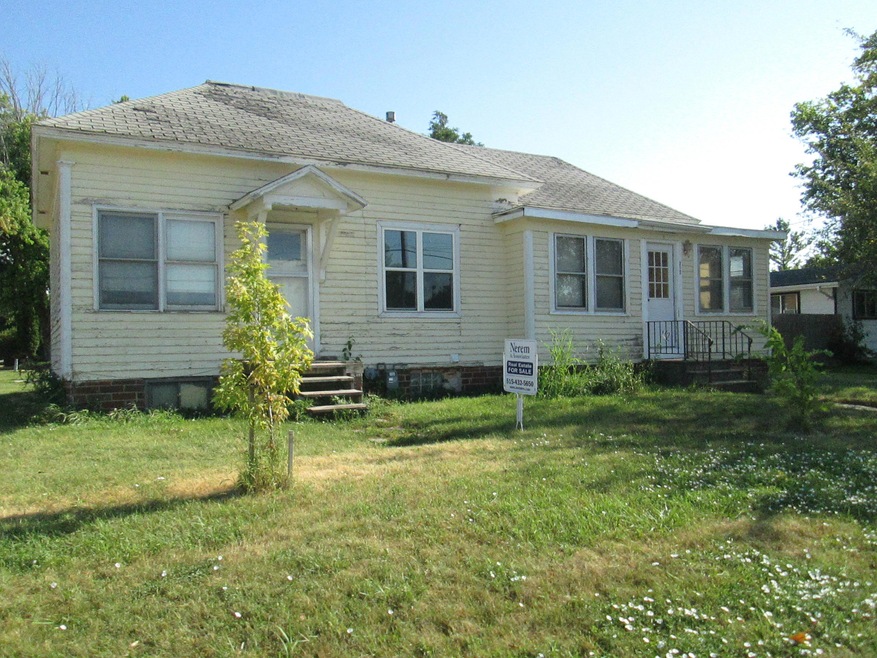 313 W 2nd St Front