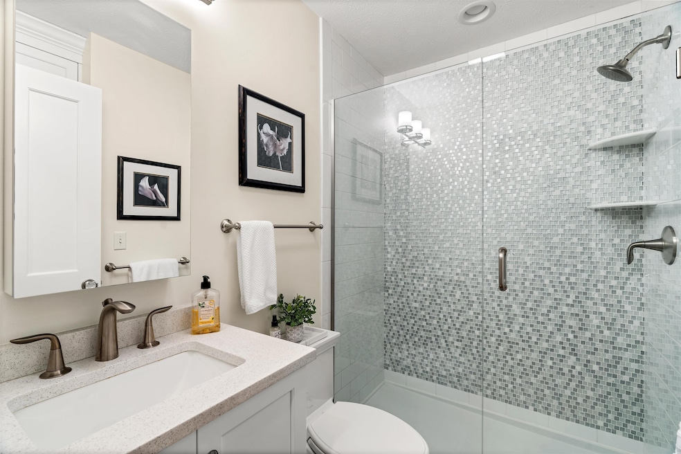 5 Spyglass Point Cir, Bedford, NH 03110 - photo 1