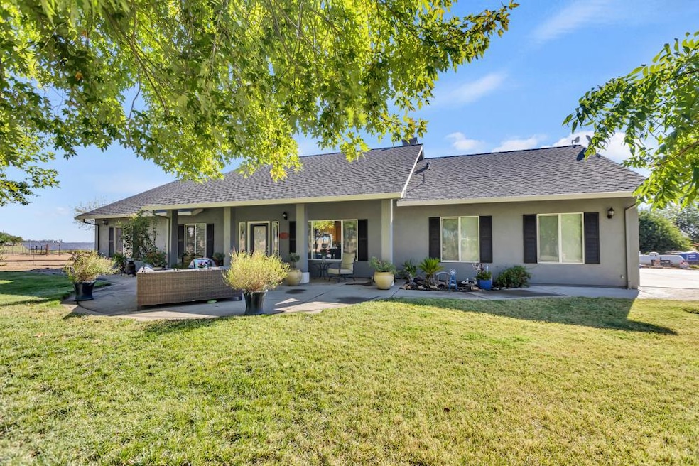 Pending $1,375,000 • Co-Listing Agent