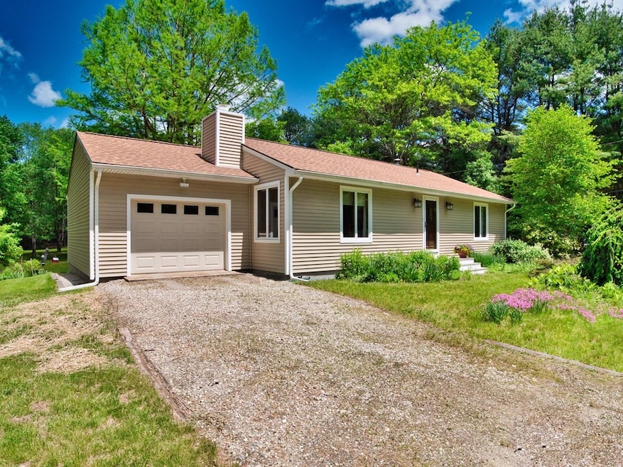 152 Charlton St, Oxford, MA 01540 - photo 1