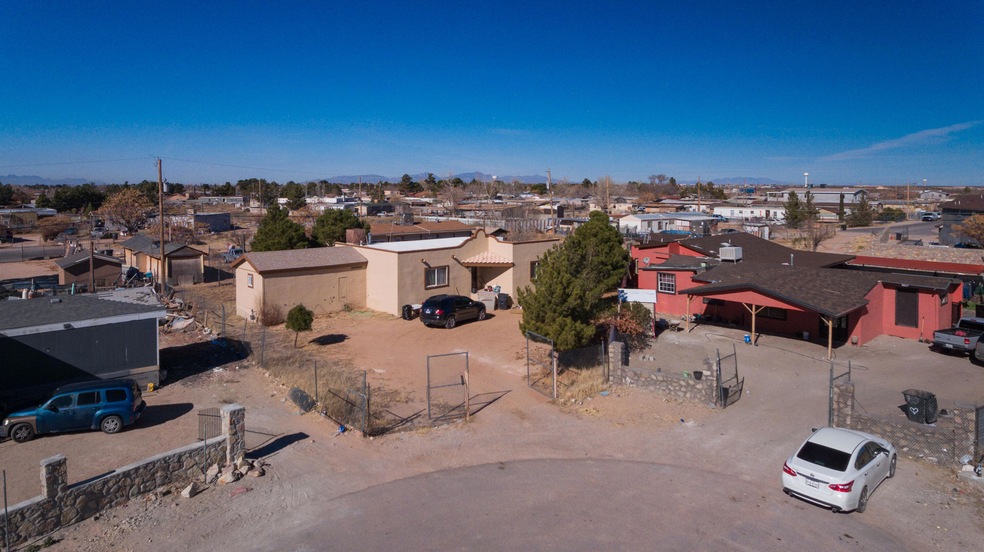 807 Mabel Place, Horizon City, TX 79928 - photo 1